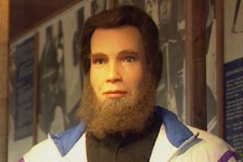 Kuva: Juha Miedon vahakuva hotelli Pitk�-Jussissa (1994). Yle kuvanauha.