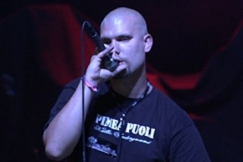 Kuva: Steen1 r�pp�� Provinssirockissa (2005). Yle kuvanauha.