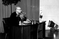 Kuva: Urho Kekkonen tv-studiossa (1960, detalji). Aarne Pietinen.