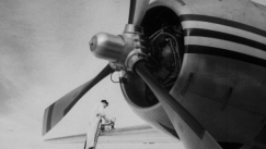 Kuva: Lentokoneet huolletaan tarkkojen s��d�sten mukaisesti. YLE kuvanauha.