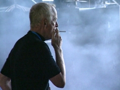 Kuva: Seppo Vesterinen HIM:n konsertissa n�ytt�m�n takana (1999). Yle kuvanauha.