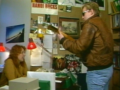 Kuva: Tiina Vuorinen kuuntelee Juha Nyk�nen koesoittoa Johanna Kustannuksessa (1983). Yle kuvanauha.