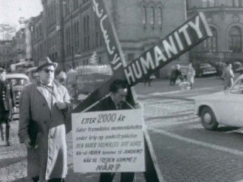 Kuva: Libanonilainen Edmont Khayat osoittaa Oslossa mielt��n suurvaltojen ydinasekokeita vastaa (1961). Yle kuvanauha.