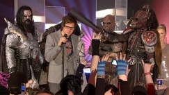 Kuva: Lordi ja Kimmo Valtanen Emma-palkittavina (2007). Yle kuvanauha.