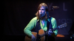 Kuva: Lavalla Matti Johannes Koivu. Yle kuvanauha (2006).