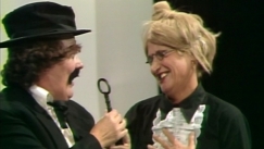 Kuva: Kohtaus pantomiimiesityksest� (YLE Kuvanauha 1980)