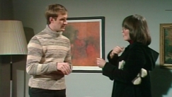 Kuva: Viittomakielentulkki kertoo vaitiolovelvollisuudestaan (YLE Kuvanauha 1980) Kuva: Viittomakielentulkki kertoo vaitiolovelvollisuudestaan (YLE Kuvanauha 1980)