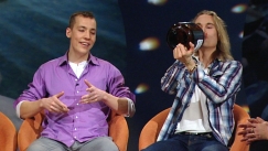 Kuva: Olli Posti kelpuuttaa juotavakseen ainoastaan tammisaarelaista l�hdevett�. YLE kuvanauha 2011. 