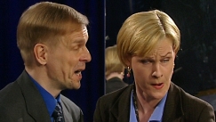 Kuva: Eva Biaudet Jukka Puotilan imitaattorikoulussa (1995). YLE kuvanauha.