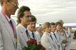 Kuva: Suomen kisajoukkueen kotiinpaluu. YLE kuvanauha. Kuva: Suomen kisajoukkueen kotiinpaluu. YLE kuvanauha.