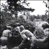 Jatkosota. Talin - Ihantalan taistelut 1944.  Suomalaisten joukkojen panssarintorjuntatykki asemissa. Kuva: Sa-kuva.