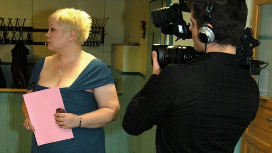 Satuhäät: kaaso Anne Ilmonen, kuvaaja Roope Kiiala. Kuva: Filmaattiset Oy Satuhäät: kaaso Anne Ilmonen, kuvaaja Roope Kiiala. Kuva: Filmaattiset Oy