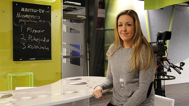 Aamu-tv:n juontaja herättää päivän puheenaiheisiin. Kuva: Siiri Huttunen, Yle Olotila Aamu-tv:n juontaja herättää päivän puheenaiheisiin. Kuva: Siiri Huttunen
