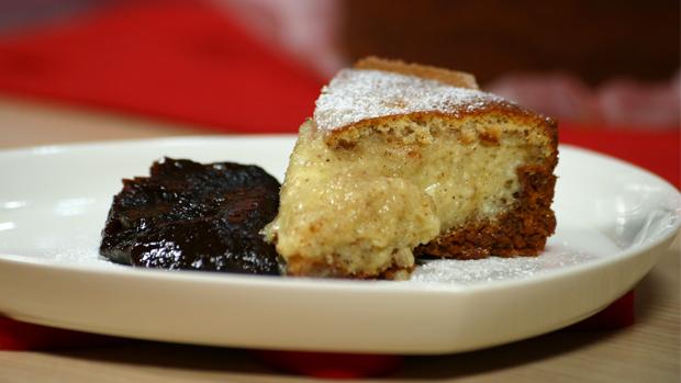 Resepti: Jouluinen paistettu juustokakku luumumarmeladin kera. Kuva: Procam tuot