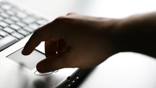 Mitä teen Facebookilla - apulaiskaupunginjohtaja Pekka Sauri vastaa. Kuva: Yle