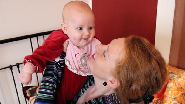 Päivin ja Onervan rutiineihin kuuluvat muun muassa junaretket Helsinkiin ystäviä tapaamaan. Kuva: Päivi Yli-Karhula Päivin ja Onervan rutiineihin kuuluvat muun muassa junaretket Helsinkiin ystäviä