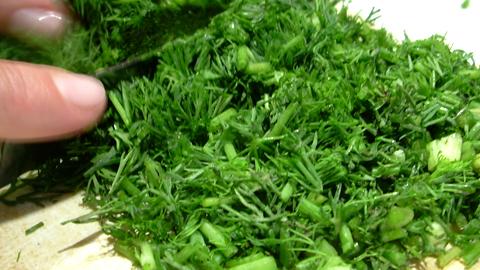 Tillipesto-perunasalaattia ja ilmakuivattuun kinkkuun käärittyä lohta. Kuva: Stock.xchng Tillipesto-perunasalaattia ja ilmakuivattuun kinkkuun käärittyä lohta.