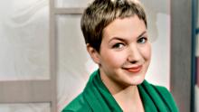 Äitiyslomalta palannut Anu-Maija Kärjä Akuutin juontajana. Kuva: Tero Kyllönen, 