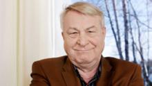 Vexi Salmi kuuluu sanoittajien aateliin. Kuva: YLE.