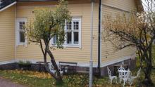 Syksyinen piha, Fredrikan Lähde, Porvoo. Kuva: Viivi Lehtonen