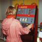 1996 rahapelin ääressä. Kuva: Derrick Frilund, YLE Kuvapalvelu