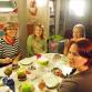 Naistenillassa Kajsa, tytär Elsa, Tuija Lommi ja Päivi Brunou.