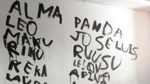 Olohuoneen seinämaalaus. Kuva: Riiko Sakkinen