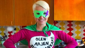 Asu arjen supersankarille, Aija Rouhiainen. Kuva: Laura Honkimäki