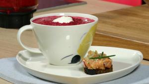 Resepti: Punajuuri-inkiväärigazpacho. Kuva: Aamu-tv, Yle