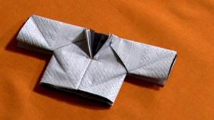 Taittele lautasliinasta kimono. Kuva: Strömsö