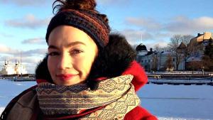 Meeri Koutaniemi tyttöjen ympärileikkauskuvakohun jälkeen. Kuva: Strada, Yle