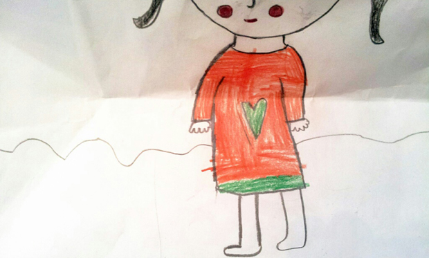 Unnutus rauhoittaa lasta. Kuva: Yle Olotila, Anni Alatalo.