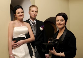 Mikaela Löfroth otti Kristiina Hyytiälän &amp; Jukka-Pekka Pulkkisen hääkuvat. Kuva: Krister Löfroth