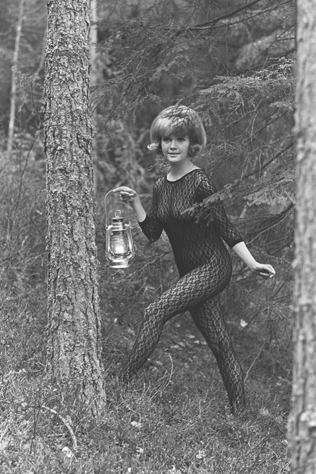 Alusvaatemuotia 1960-luvulta. Kuva: Kalle Kultala.