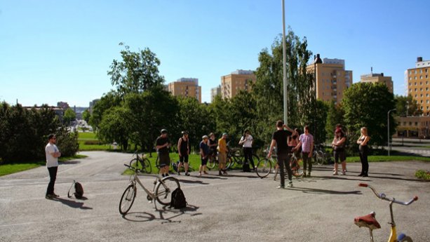 Mitä jos...? -projekti: Lähiöpyöräily 2013. Kuva: Liina Luoma.