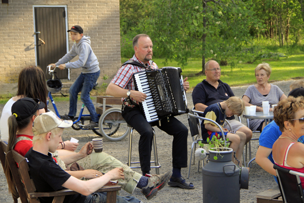 Sissipuutarhurit 12.7.2012 klo 19.30 TV2. Kuvat: Eero Liimatainen.