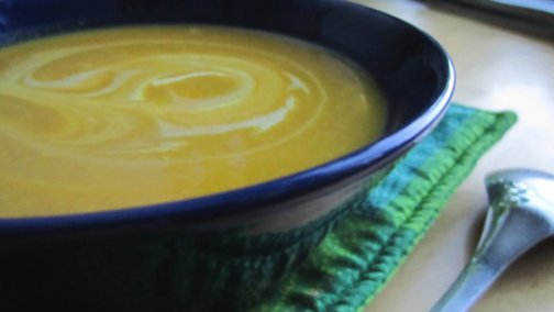 Curry-porkkana-pähkinäkeitto. Kuva: Anna Kosonen, Unelias kokki