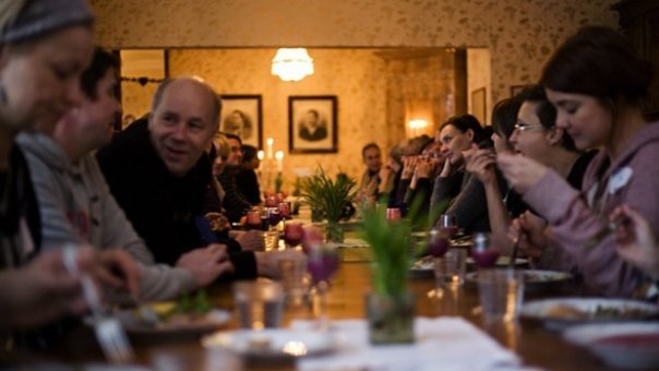 Vojo, illallinen. Kuva: Maria Vilhelmiina Ukontytär Kärkkäinen