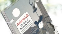Kirja on kaunis sisältä ja päältä. Kuva: Antti Huittinen