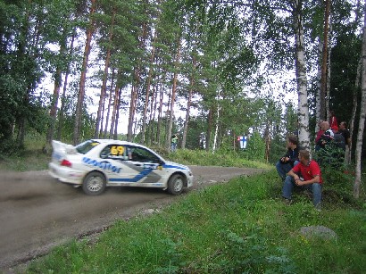 Moksi-Leustun puolivälistä ja tiukat ajolinjat..