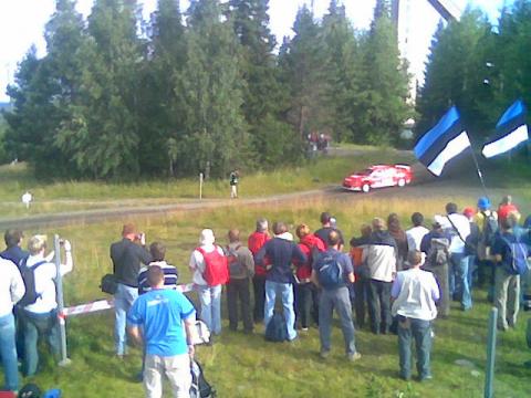 Shakedown Laajavuori, Märtin "laulattaa" ranskan leijonaa "kotiyleisön" edessä