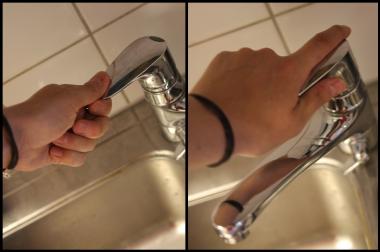 Jaetussa kuvassa kaksi erillistä kuvaa vesihanasta ja kämmenestä.