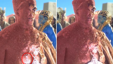 Dark Horse -musiikkivideon editoitu kohta - Kuva: BBC/ Dark Horse -musiikkivideo